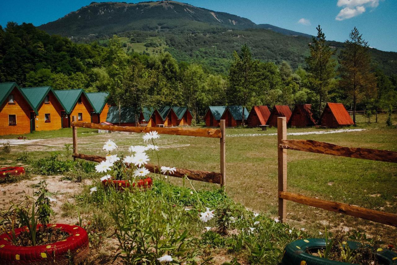 Hotel Camp Sutjeska Tjentiste Esterno foto